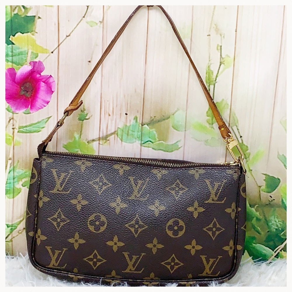 Authentic Louis Vuitton Monogram Pochette Clutch